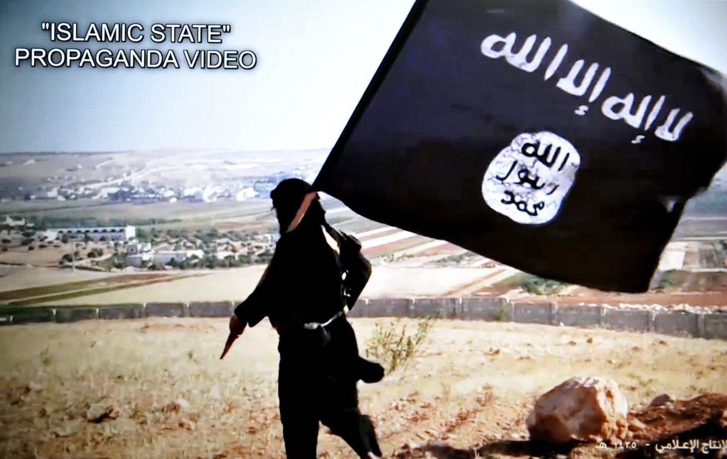 ISISe liige propagandavideos rühmituse lippu kandmas