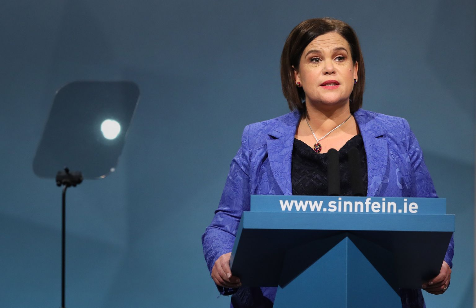 Põhja-Iirimaa Vabariikliku erakonna Sinn Féin president Mary Lou McDonald laupäeval Londonderrys erakonna kongressil.