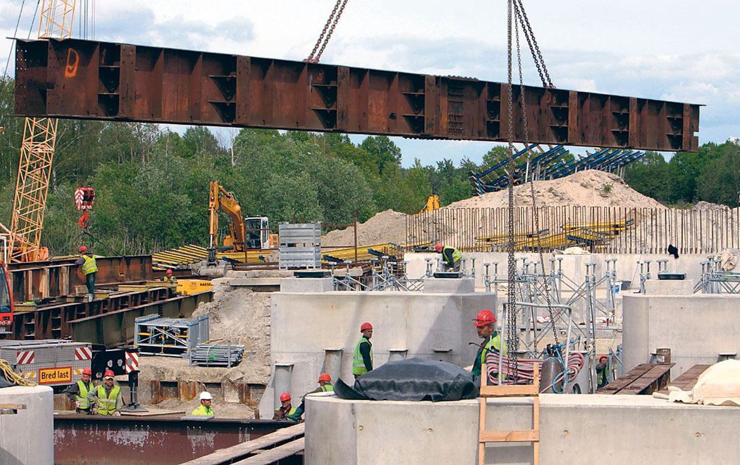 Läti firma SIA TVA Construction on lubanud valmis silla üle anda veel tänavu augustis.