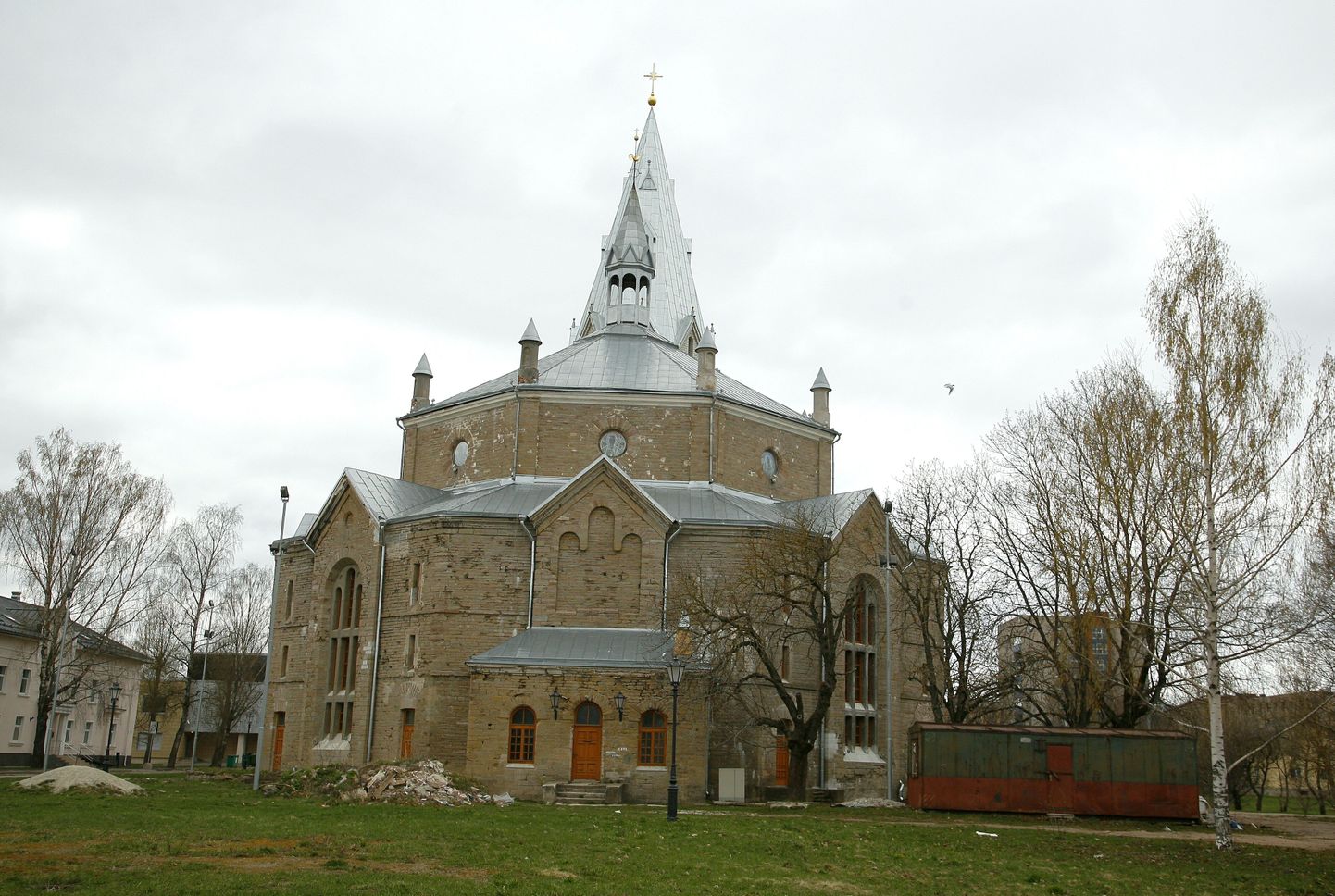 Pankrotistunud Narva Aleksandri kirik.