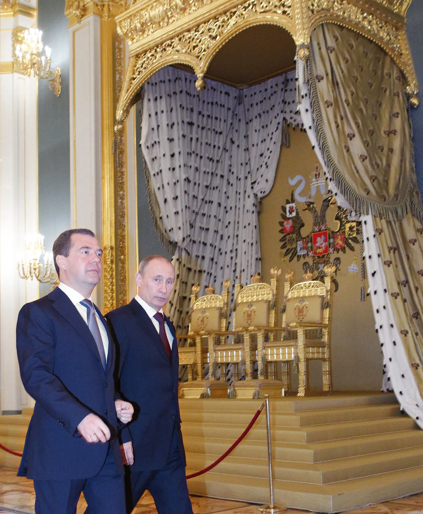 Dmitri Medvedev ja Vladimir Putin pärast riiginõukogu laiendatud istungit täna.