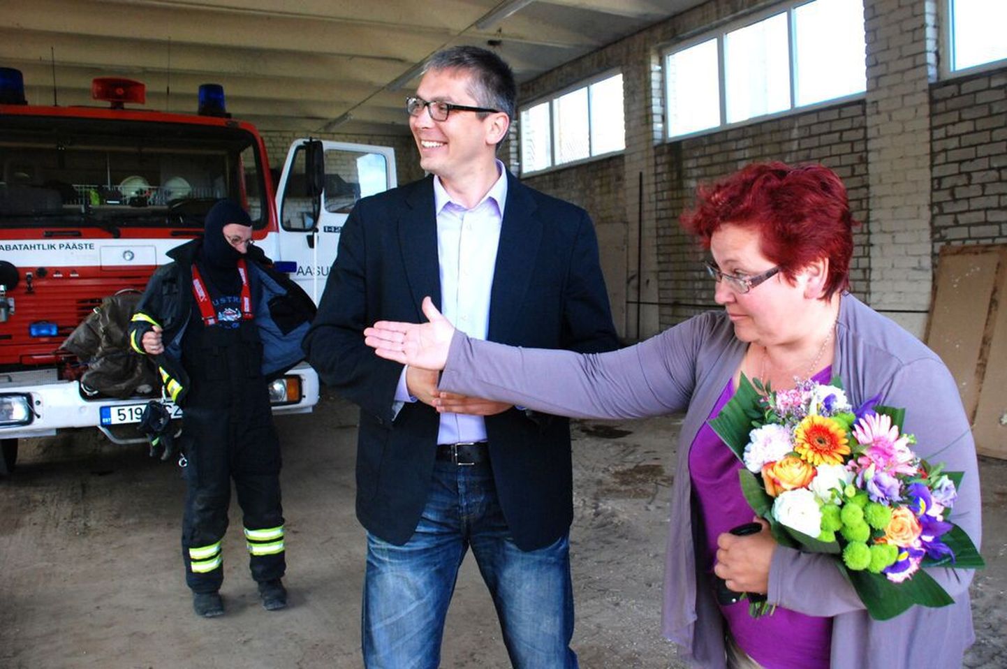 Maavanem Marko Torm ja Eesti parim vabatahtlikkusse edendaja päästealal Marge Zadullin.