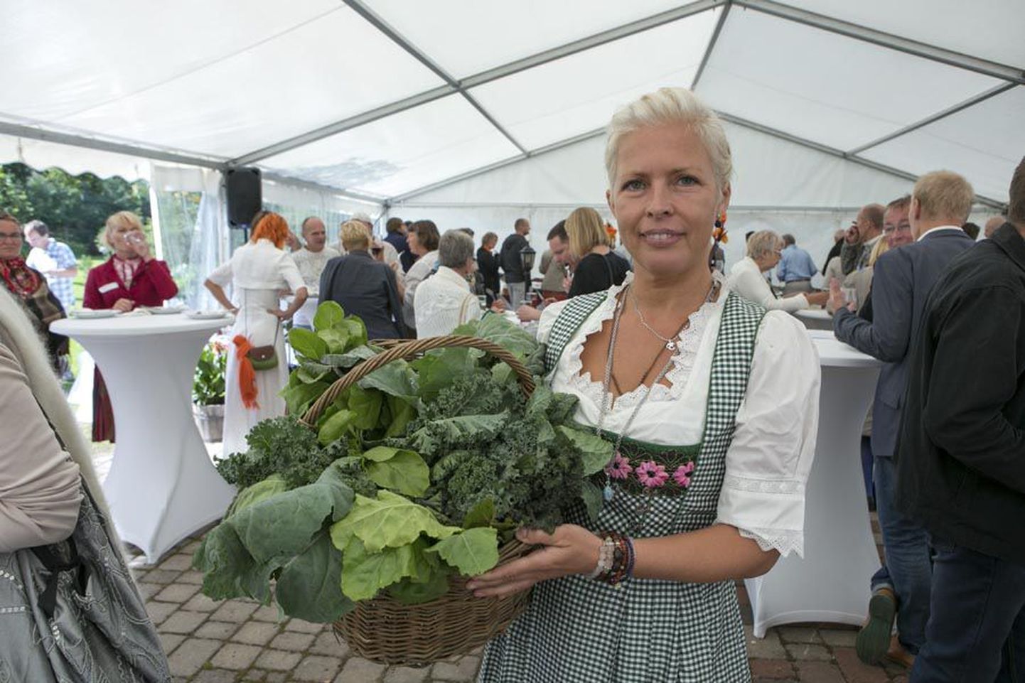 Presidendipaari eestvedamisel peeti Ärma talus sadakonna inimese osalusel neljandat Eesti toidu kokkutulekut.