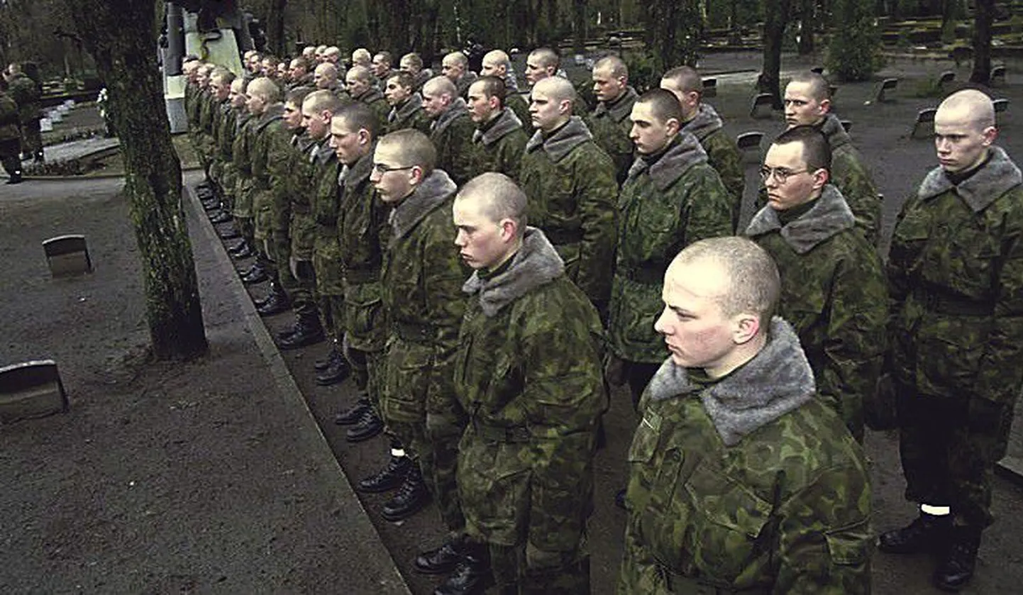 Солдаты срочной службы Вооруженных сил Эстонии.