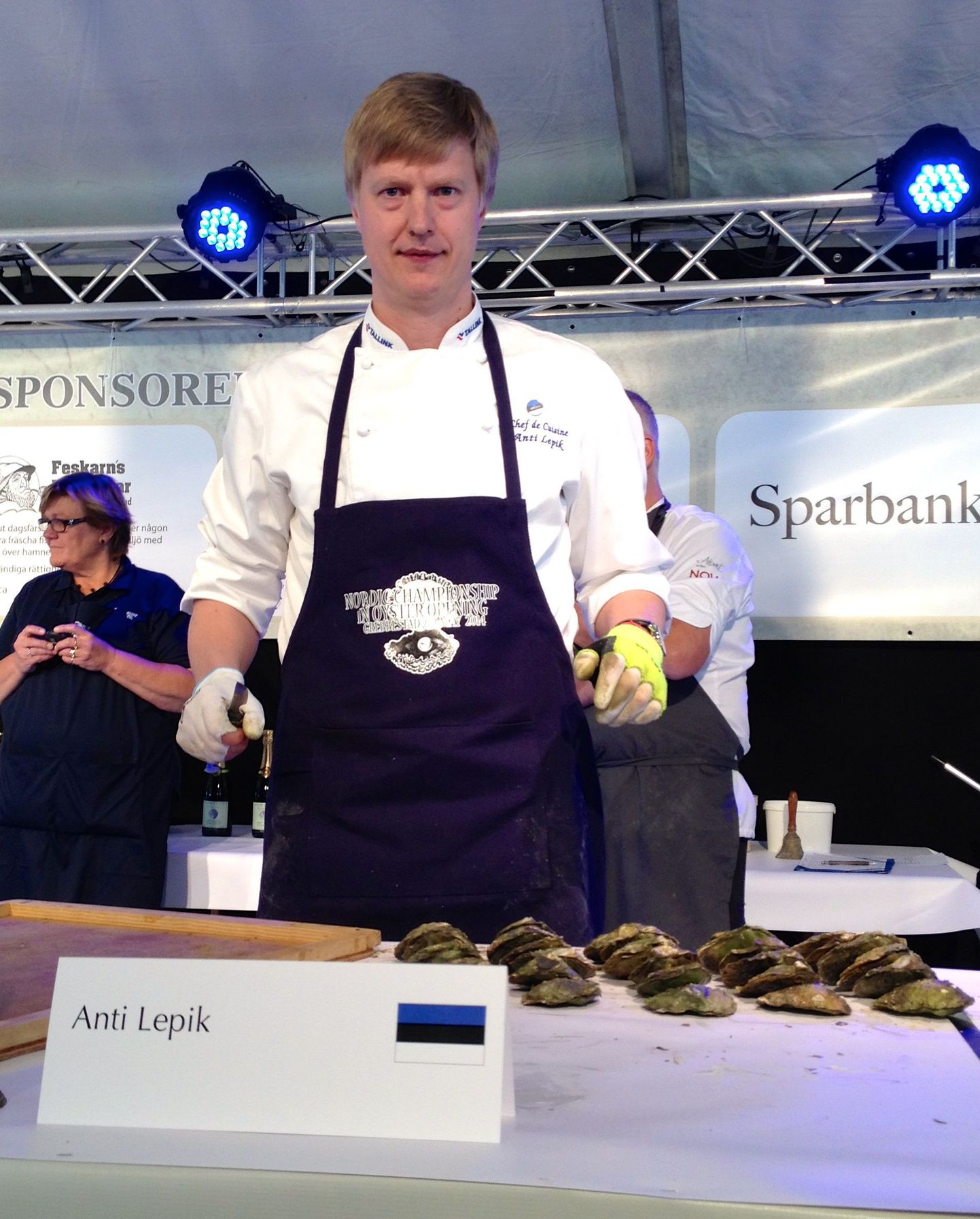 Чемпионат Северных стран по открыванию устриц, прошедший в начале мая, уверенно выиграл шеф-повар Tallink Анти Лепик, который является и одним из лучших и быстрых открывателей устриц в мире.