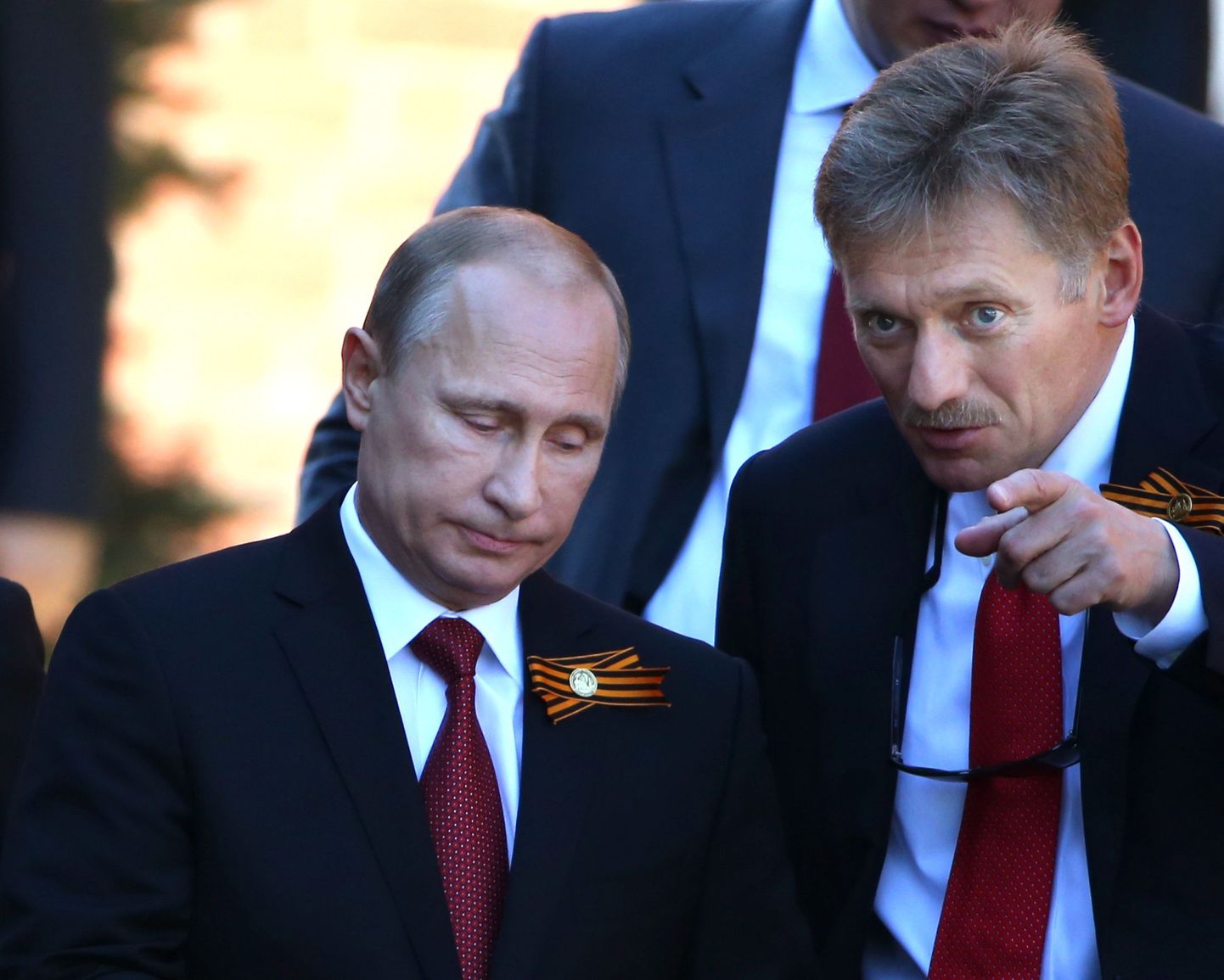 Venemaa president Vladimir Putin (vasakul) ja tema pressiesindaja Dmitri Peskov.