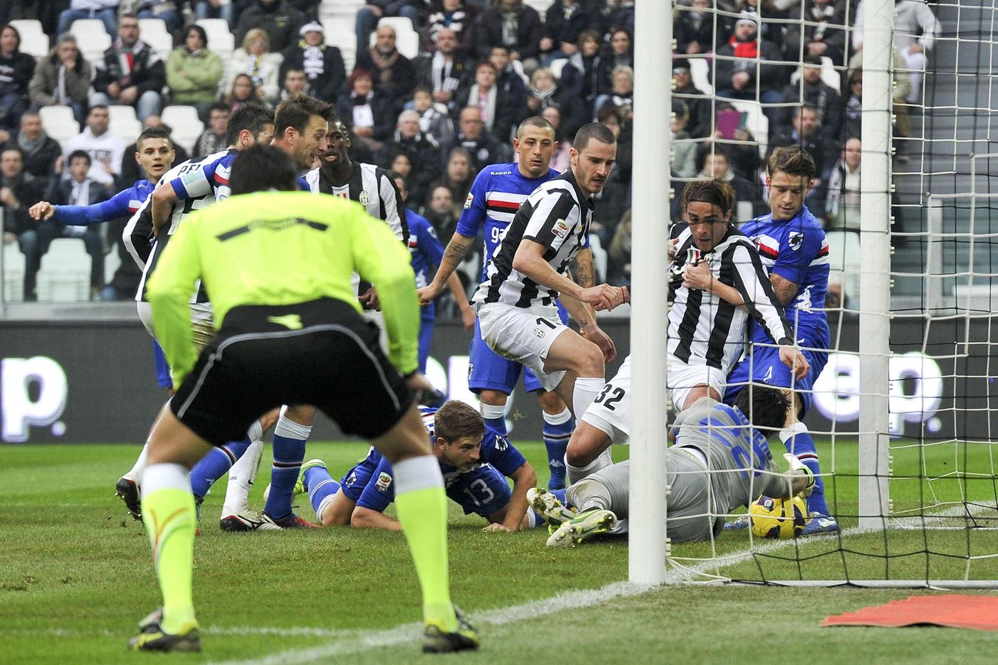 Sampdoria (sinises vormis) üllatas võõrsil liiga liidrit Torino Juventust.