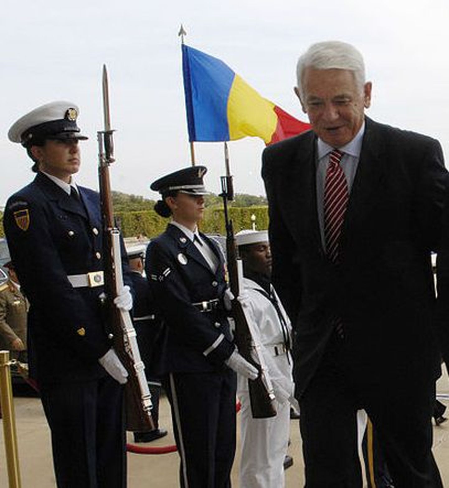 Rumeenia ametist lahkuv välisminister Teodor Melescanu.