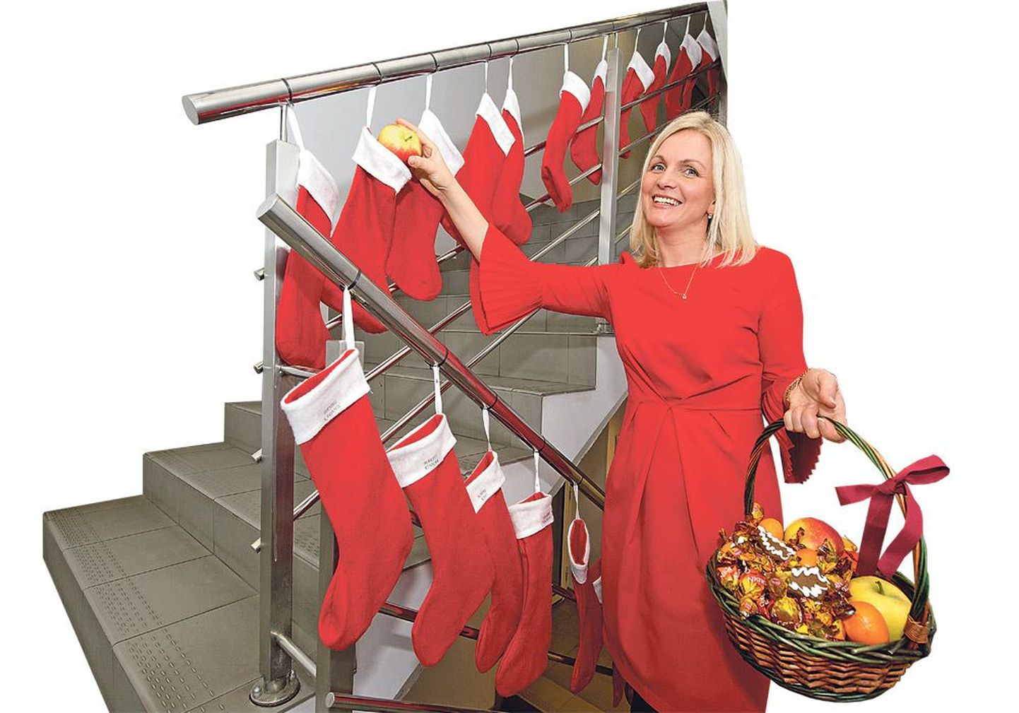 Директор по персоналу Tele2 Хелена Эверт говорит, что в этом году предприятие решило каждому своему работнику приготовить к Рождеству именной носок, в который гномики, и не только они, незаметно кладут какой-нибудь приятный сюрприз.