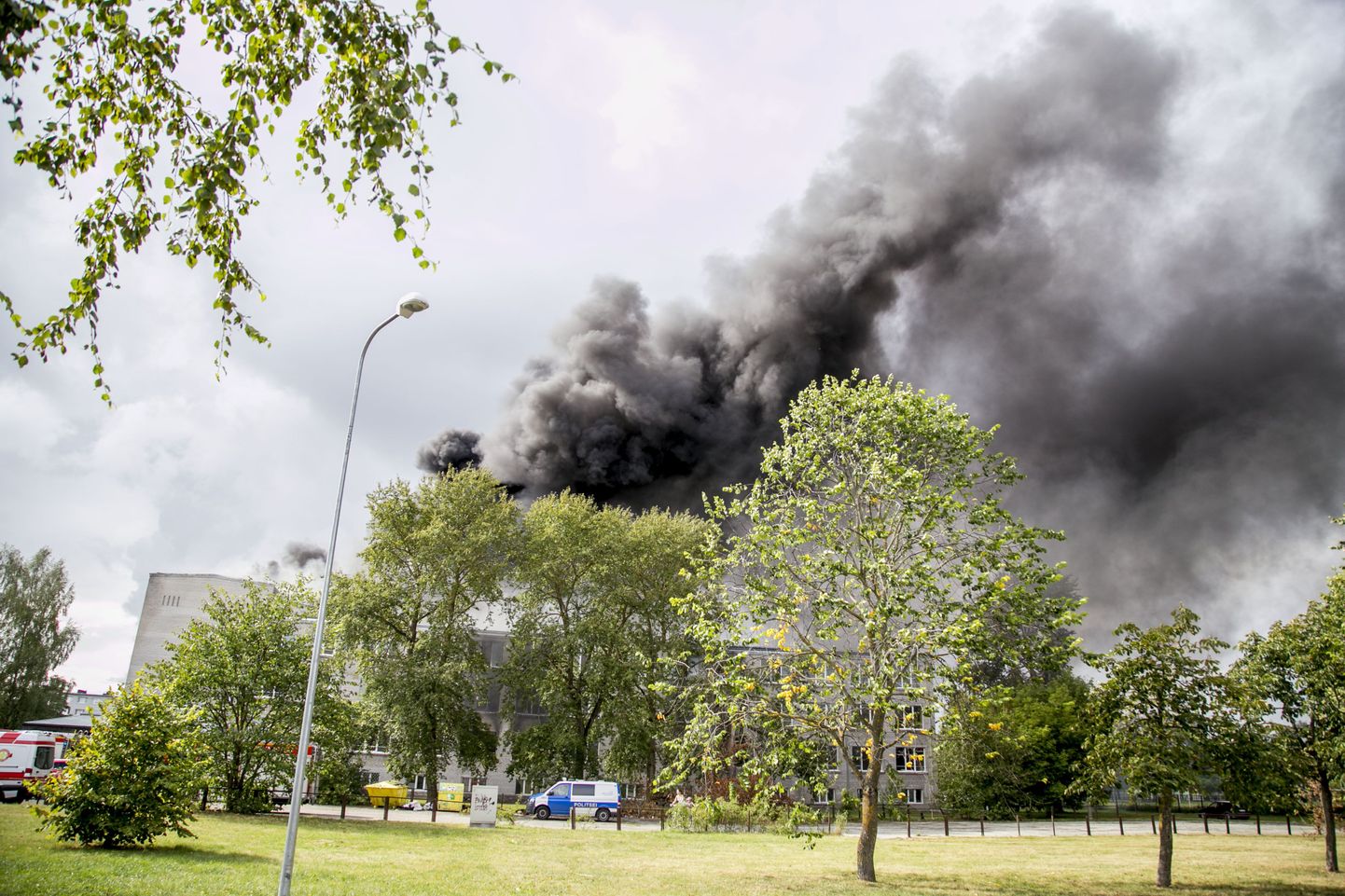 Пожар в здании бывшей школы на Акадеэмия теэ.