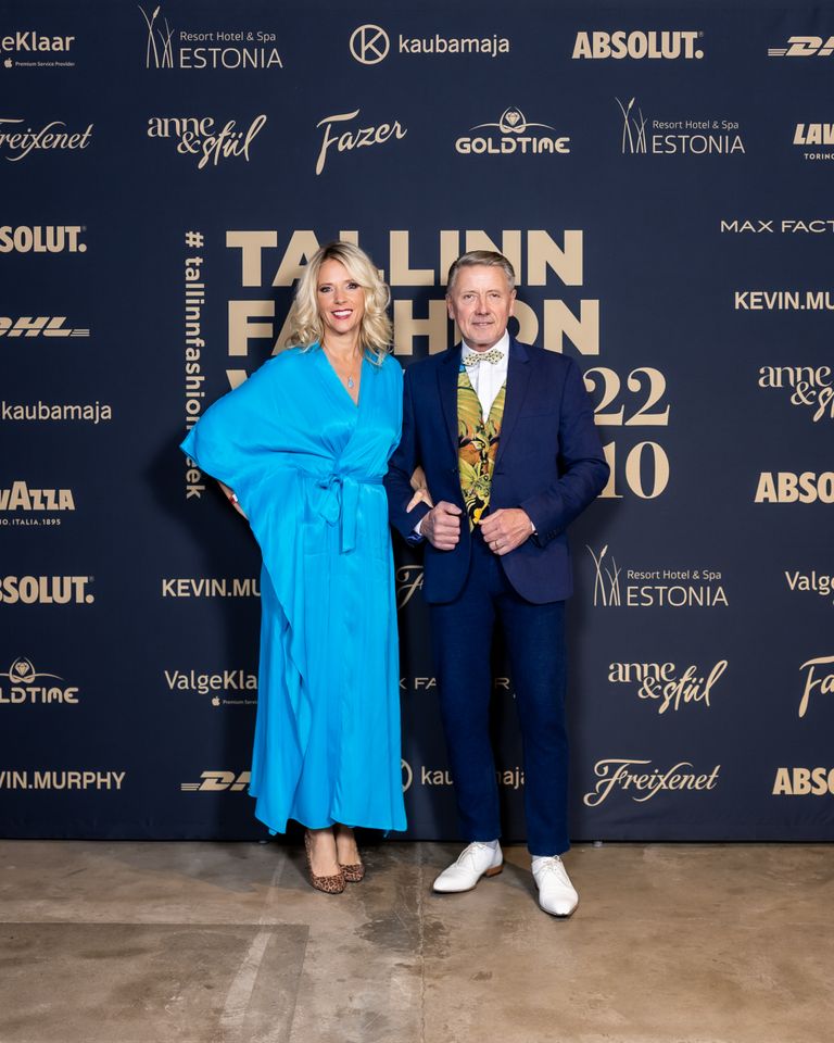 Äsja pisitütre vanemateks saanud Eda-Liis Kann ja Haldo Oravas pole oma veatust stiilitajust ja elegantsist grammigi kaotanud ja säravad taas moesündmuste tulipunktis. Eriline aplaus laguunisinise kimonokleidi ja eksootilise vesti põneva kontrasti loomise eest!