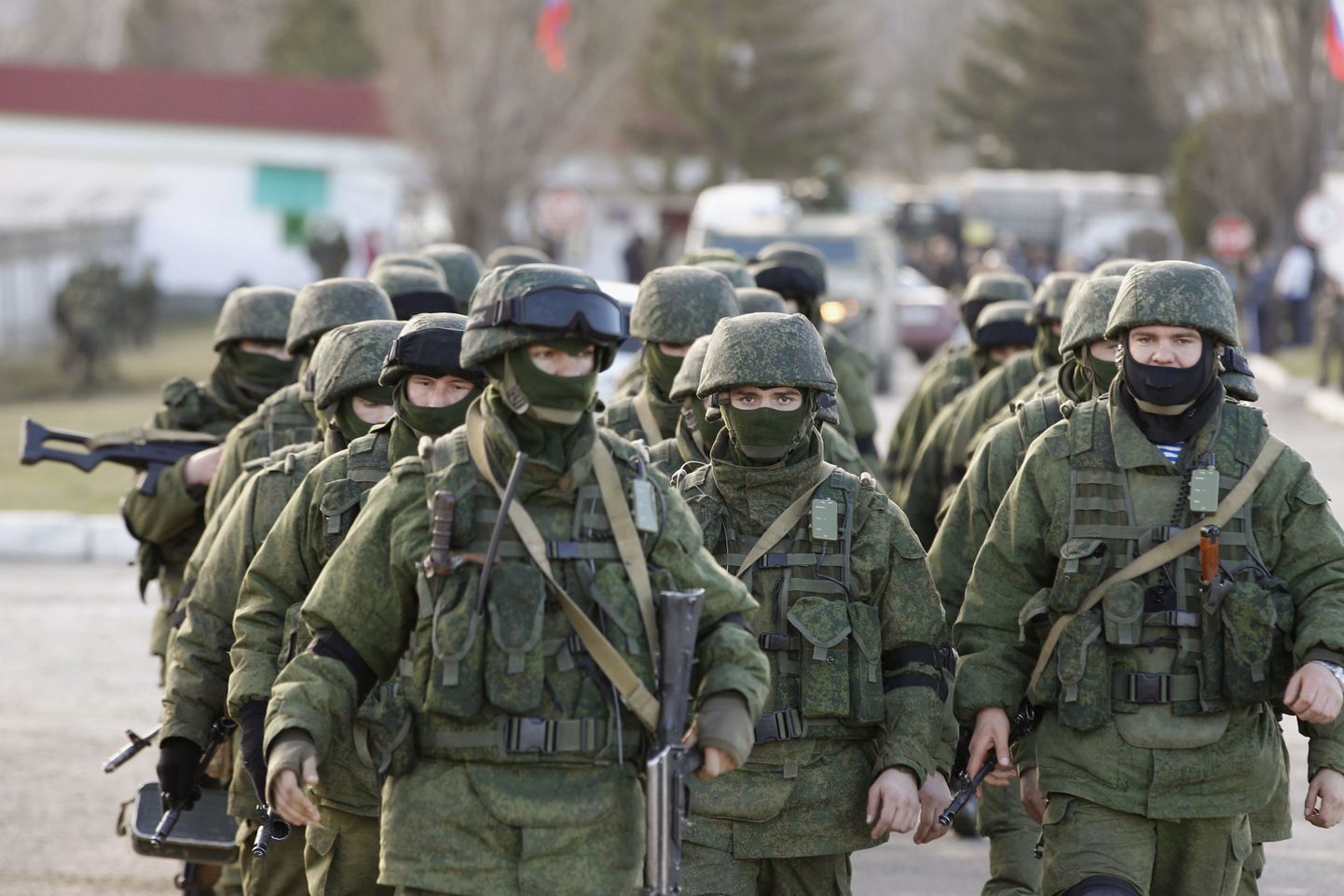 Vene sõdurid Simferopoli külje all asuva Perevalne sõjaväeosa juures.