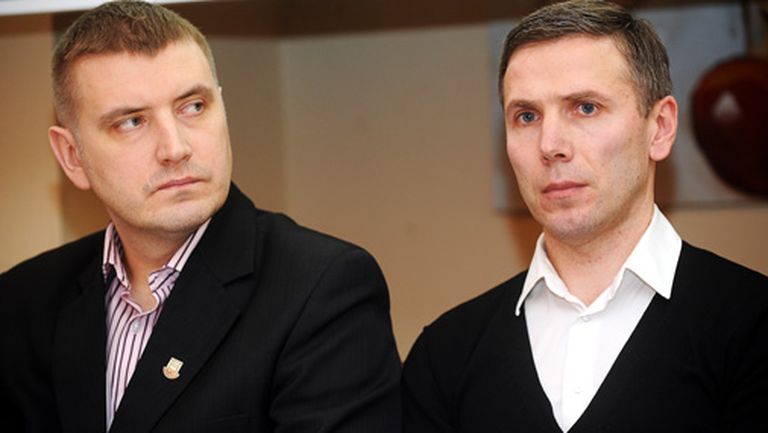 Latvijas kredītņēmēju asociācijas valdes priekšsēdētājs Jānis Āboliņš (no kreisās) un Latvijas kredītņēmēju asociācijas valdes loceklis Aivars Rudi