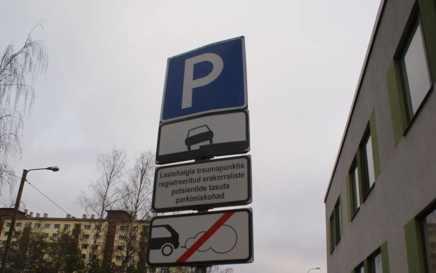 Lastehaigla ees asetsevate parkimiskohtade kasutamisel tuleb olla eriliselt tähelepanelik.