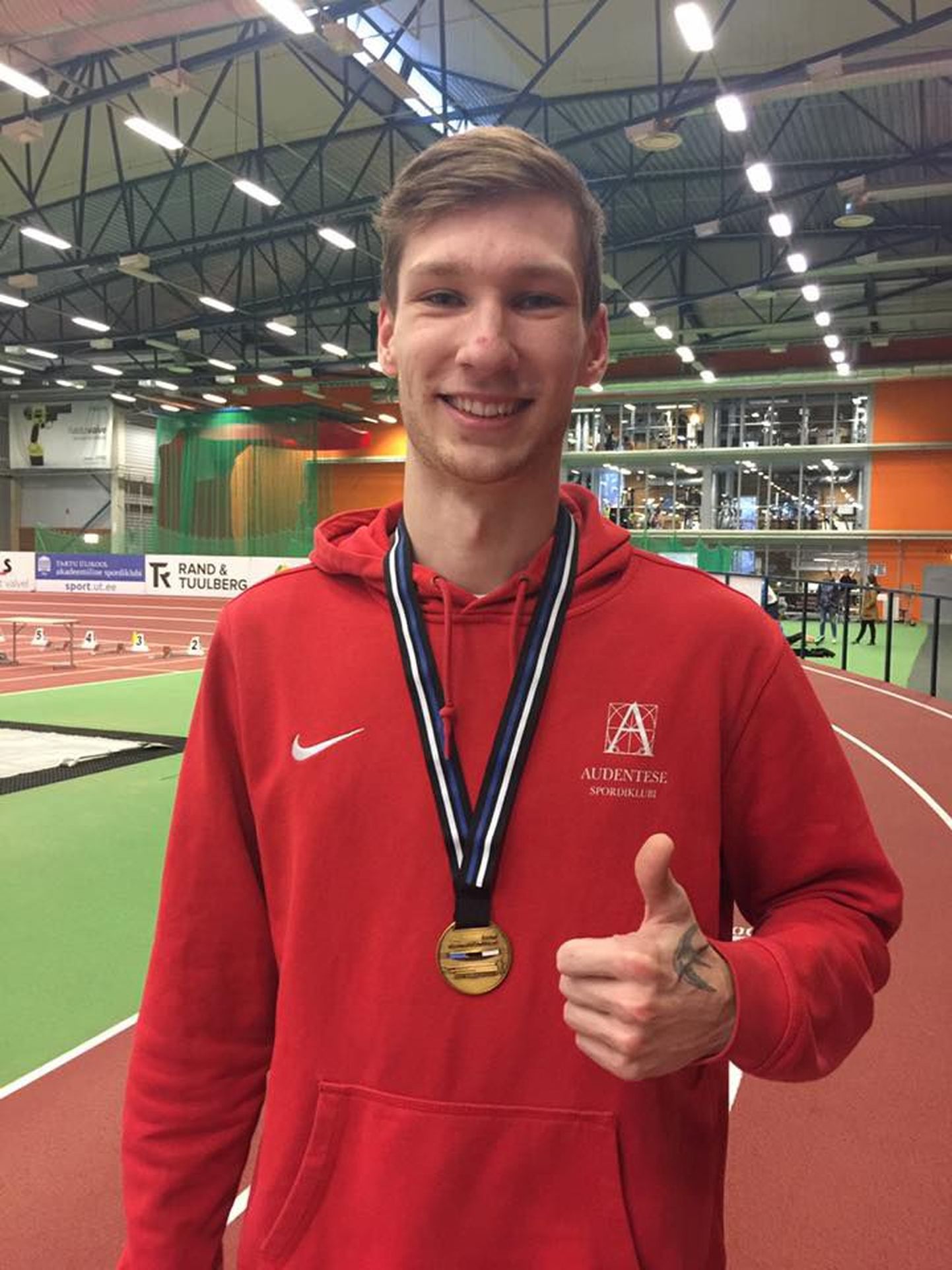 Tony Nõu võitis juunioride 300 meetri jooksumeistrikulla uue Eesti rekordiga.
