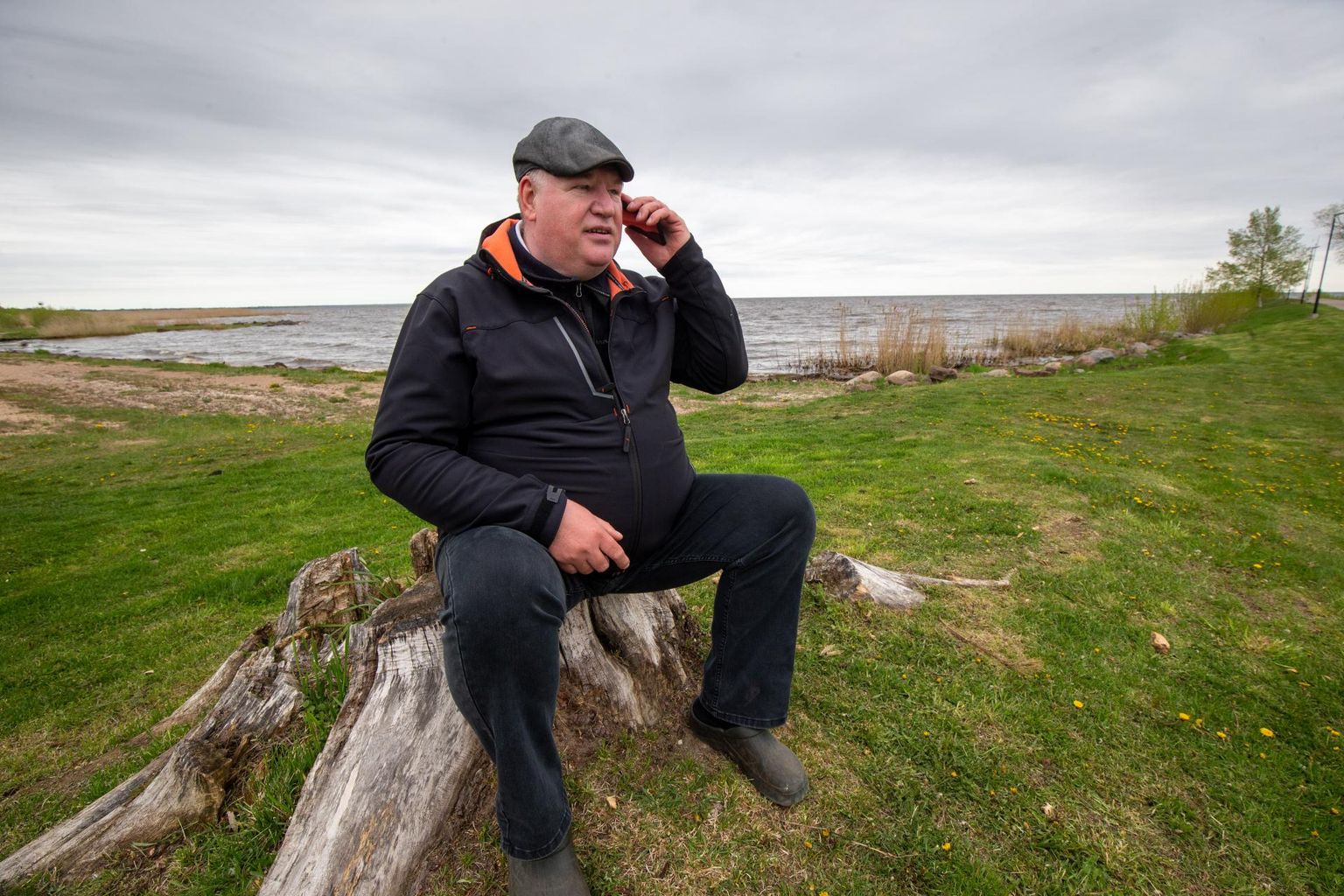 Olgu horisont pealegi hülgehall, ei kuluta Alar Tupp kodulinnas Mustvees Peipsi järve kaldal energiat kaugema tuleviku üle juurdlemisele, vaid tegutseb. Sest siis ei jää aega halbadele asjadele mõelda, põhjendab ta.