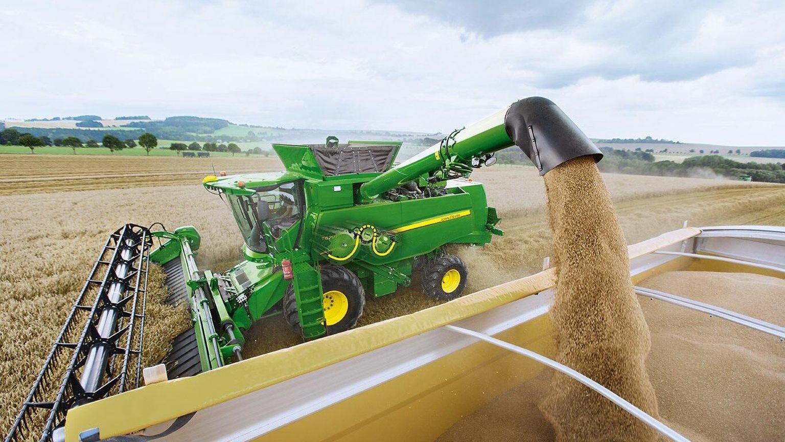 John Deere T670. 455 hobujõudu arendav kombain.