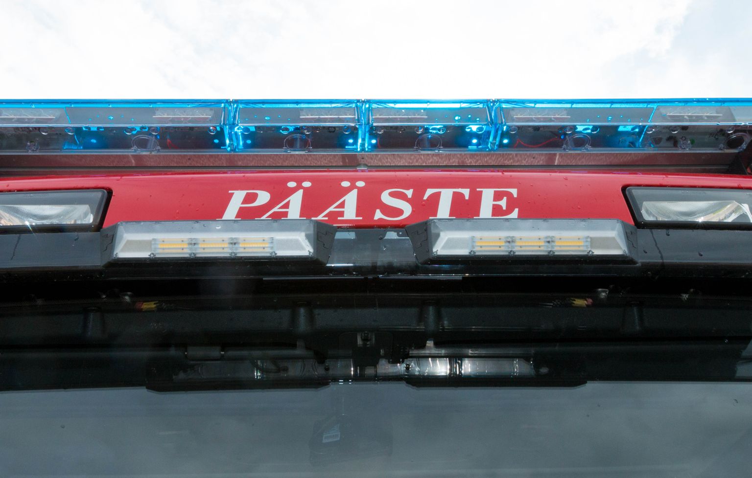 Päästjad käisid kustutamas lausleegis põlevat autot.