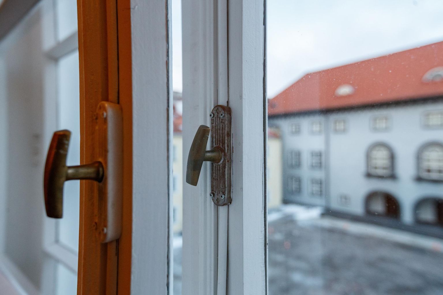 TTJA hinnangul võib nõutud miinimumenergiaklassi kätte saada siis, kui majal aknad ära vahetada.