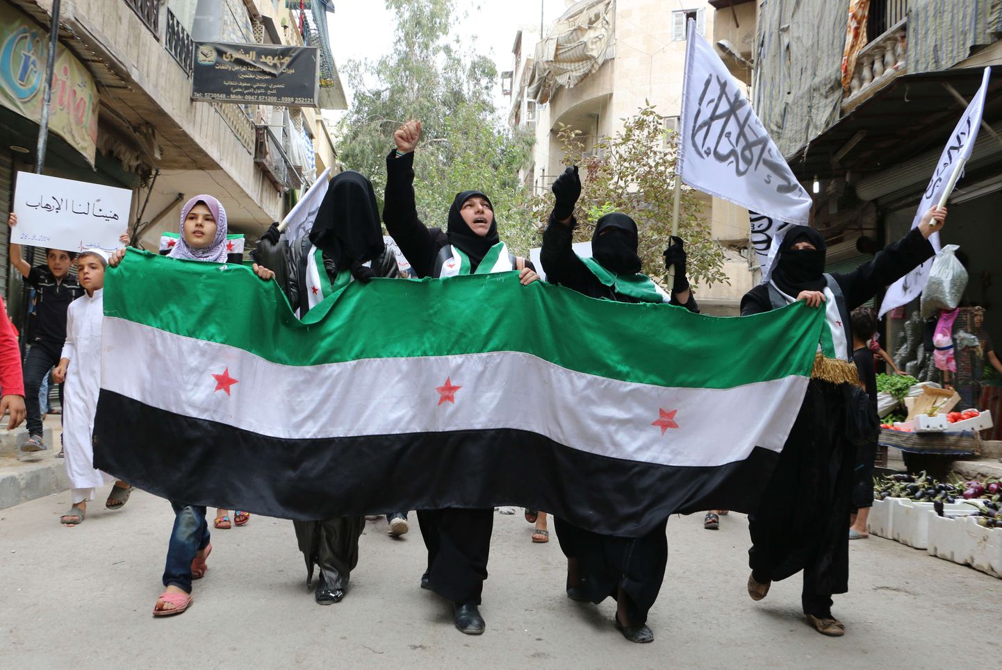 Al-Nusra Rinde toetajad Aleppos.