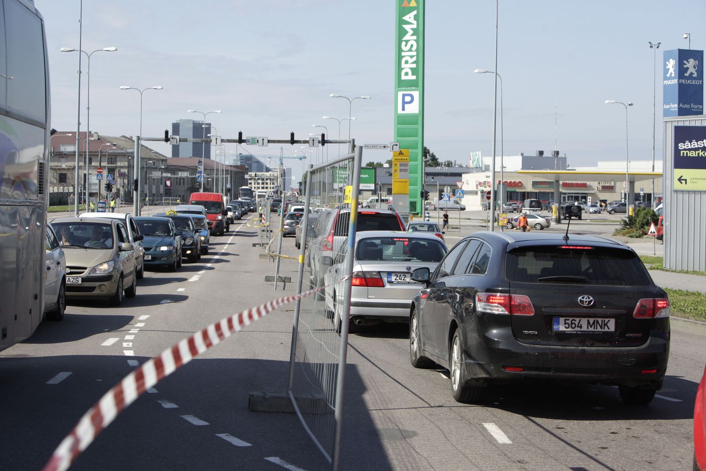 Rattavõistlus sulges pühapäeval pikaks ajaks liikluse Tartu maantee linnast väljuval suunal, tekitades suuri liiklusummikuid.