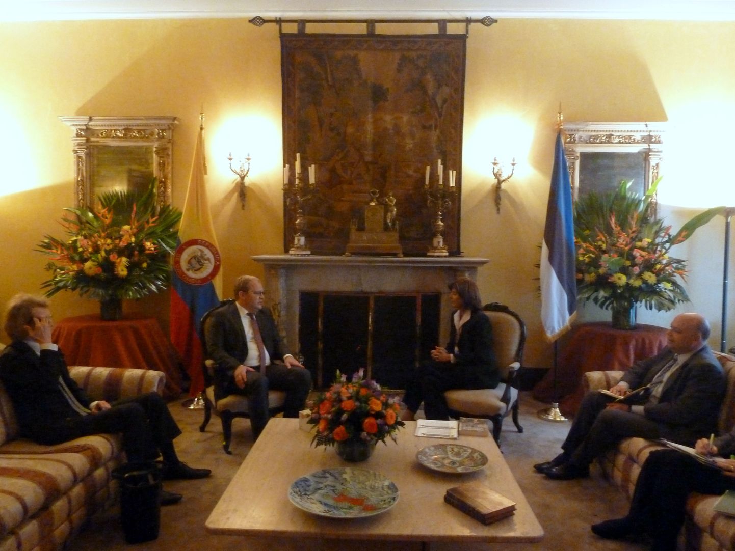 Välisminister Urmas Paet ütles Bogotas kohtumisel Colombia välisministri Maria Angela Holguin Cuellariga, et Eesti toetab Majandus- ja Arengukoostöö Organisatsiooni OECD laienemist ning Colombia kutsumist liitumiskõnelustele.