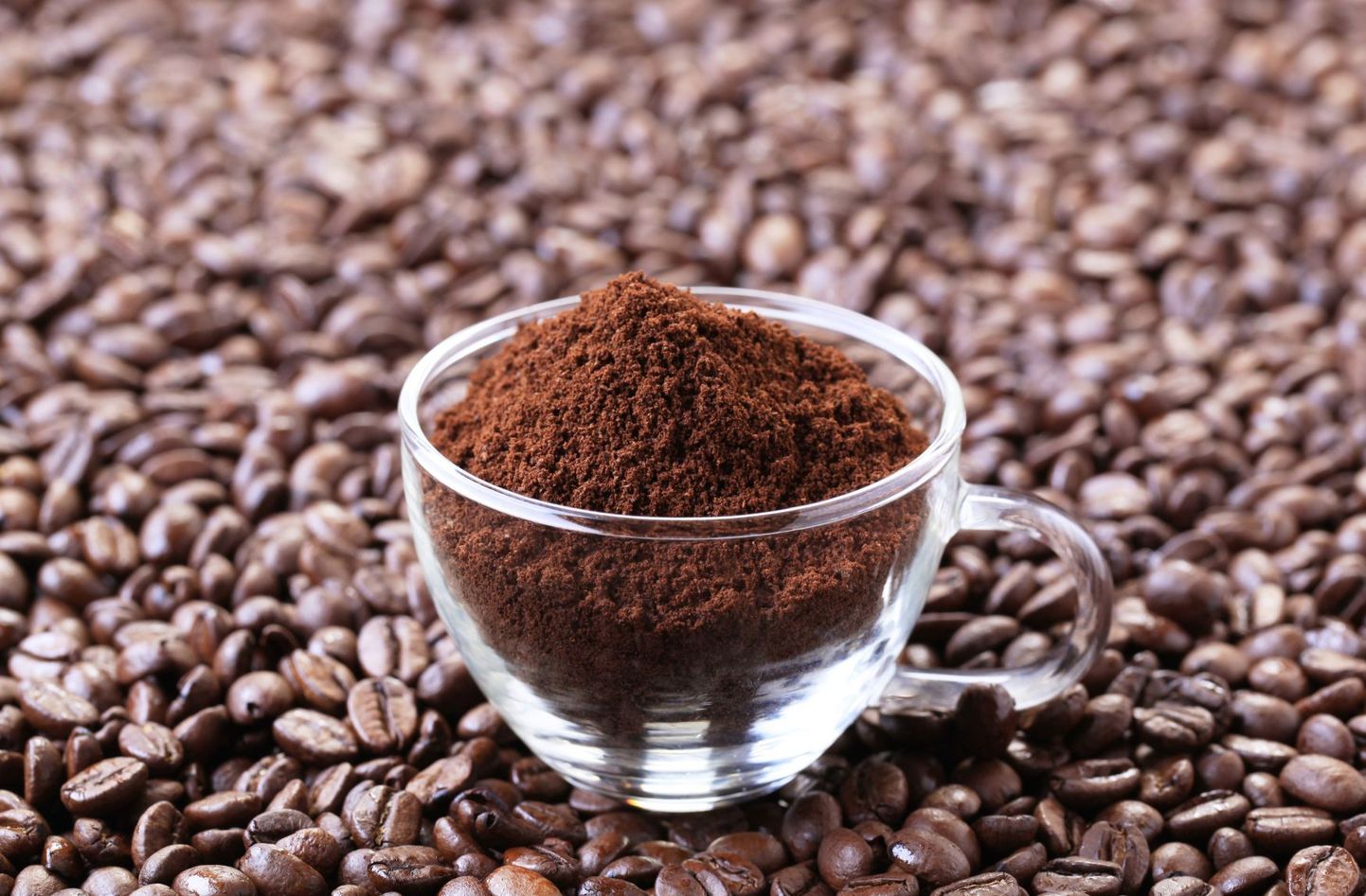 Kohvist järelejääv kohvipaks sobib nii aia- kui kehahoolduseks.