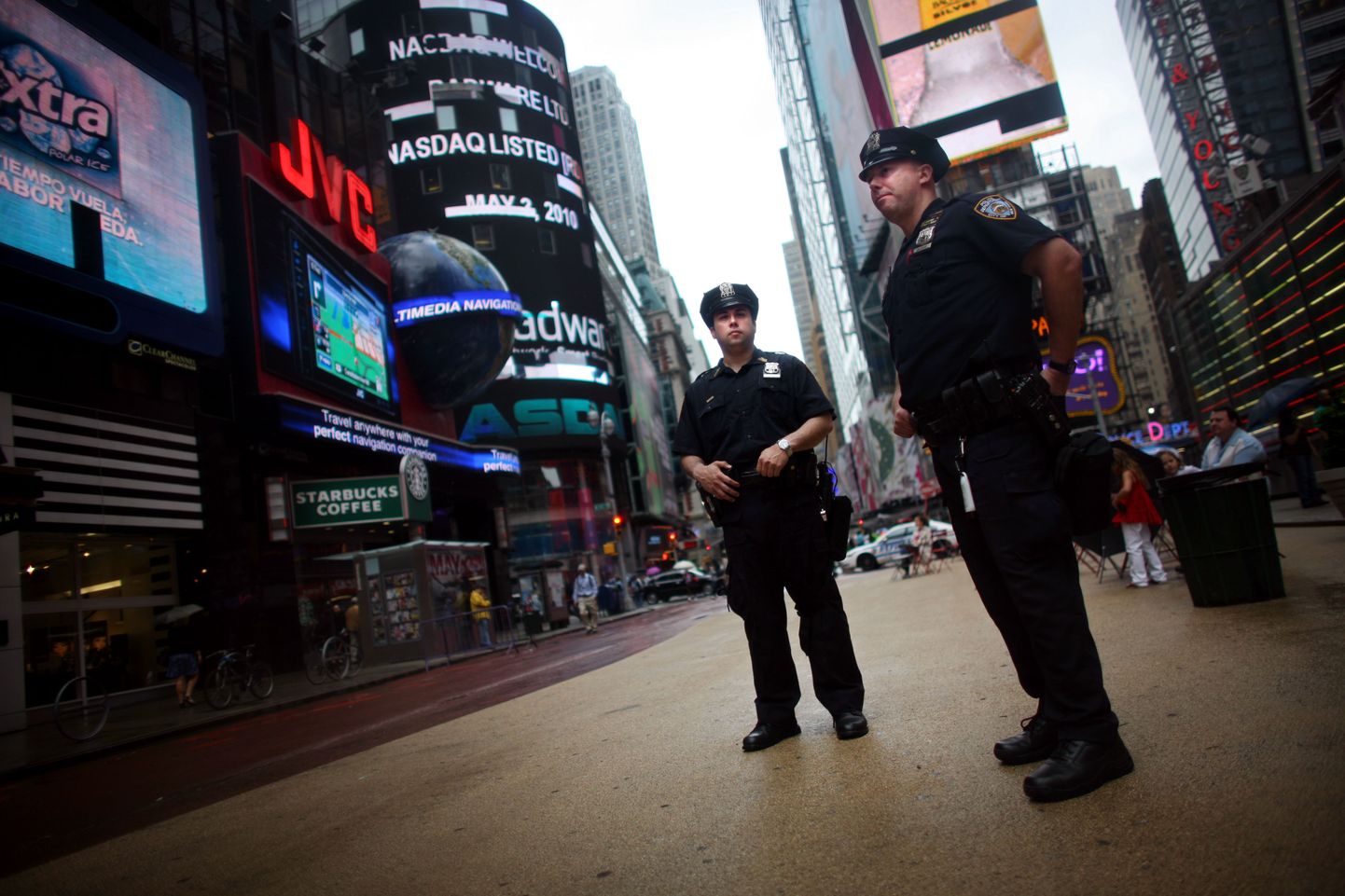 Politseinikud eile Times Square'il.