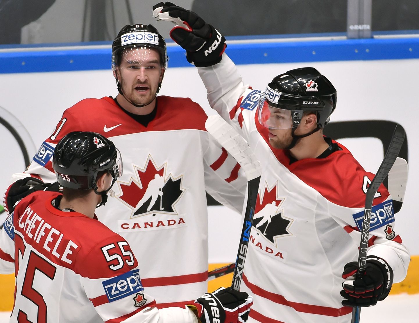 Хоккеисты сборной Канады в матче с Францией.