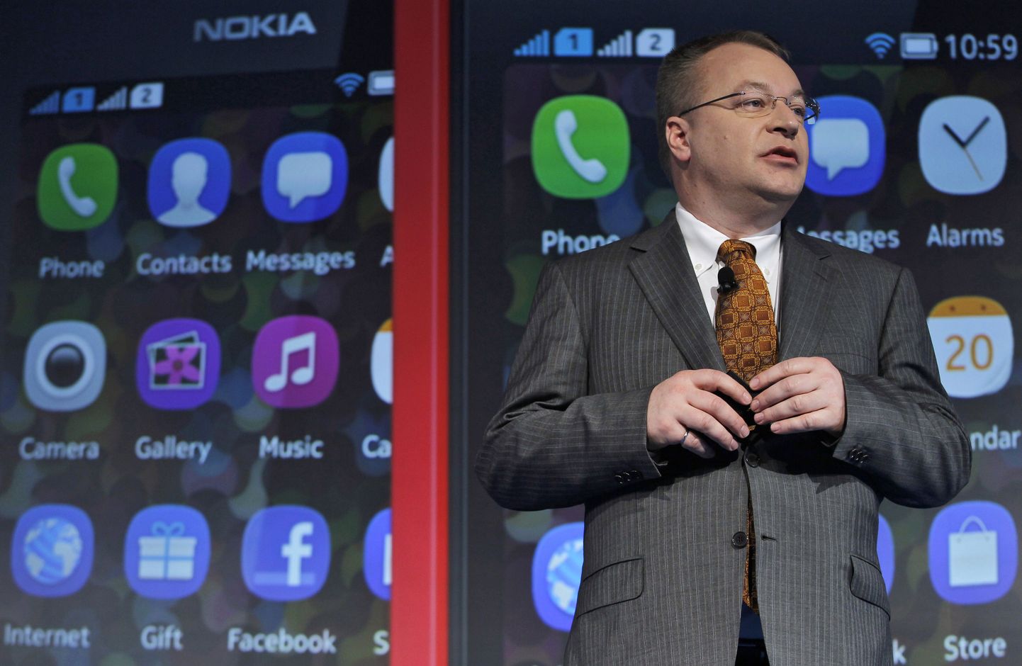 Nokia endine tegevjuht Stephen Elop saab müügitehingu jõustumisel 18,8 miljonit eurot.