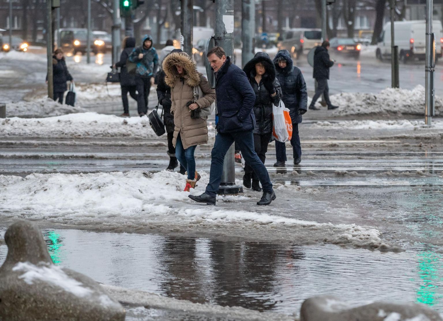 Sulailm ja vesi tänavatel.