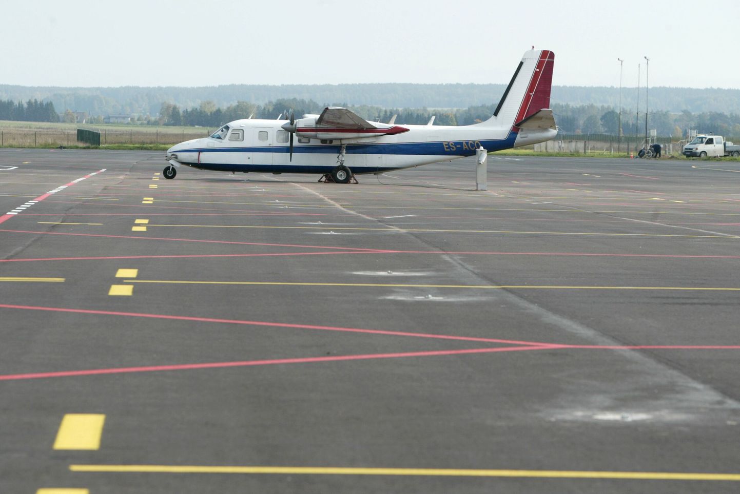 Olli Niemitalole kuuluv Aero Commander 500 on seisnud 2006. aastast Tartu lennuväljal.
