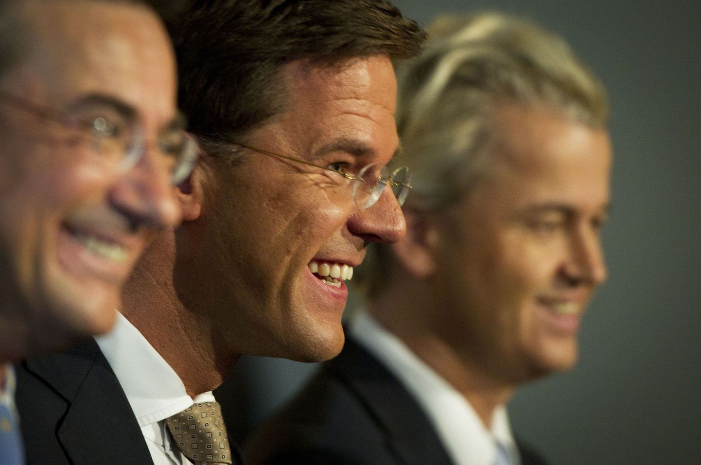 Kristlike demokraatide (CDA) liider Maxime Verhagen (vasakul), liberaalist peaminister Mark Rutte (keskel) ja parempopulistliku PVV juht Geert Wilders.