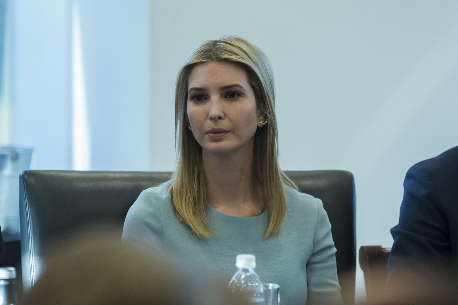 Ivanka Trump oma isa heaks sõjaplaani pidamas.