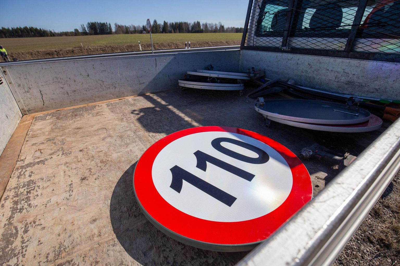 Homseks on piirkiirust 110 km/h lubavad märgid maha võetud.