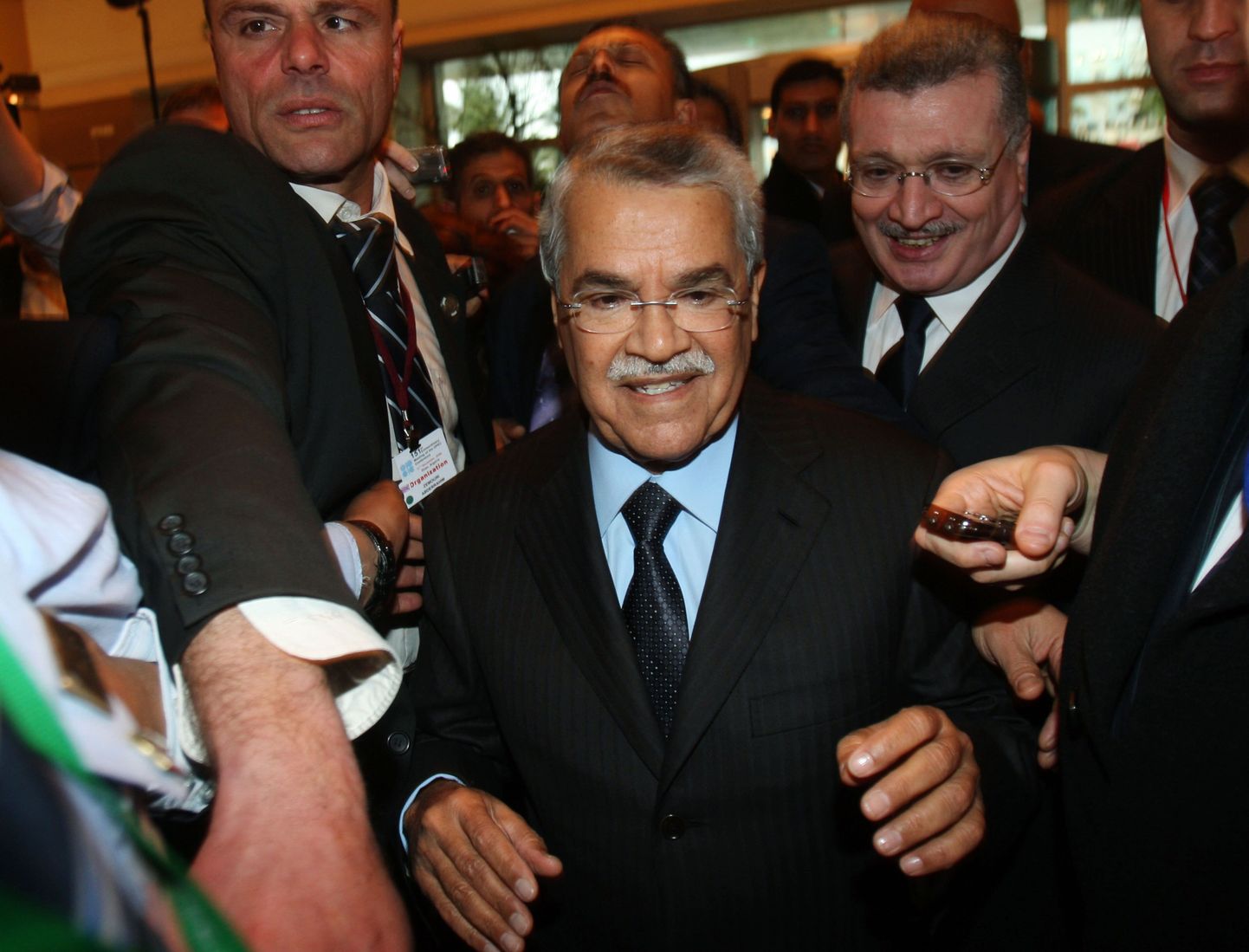 Saudi Araabia naftaminister Ali al-Naimi (ees keskel) täna Alžeerias Oranis.