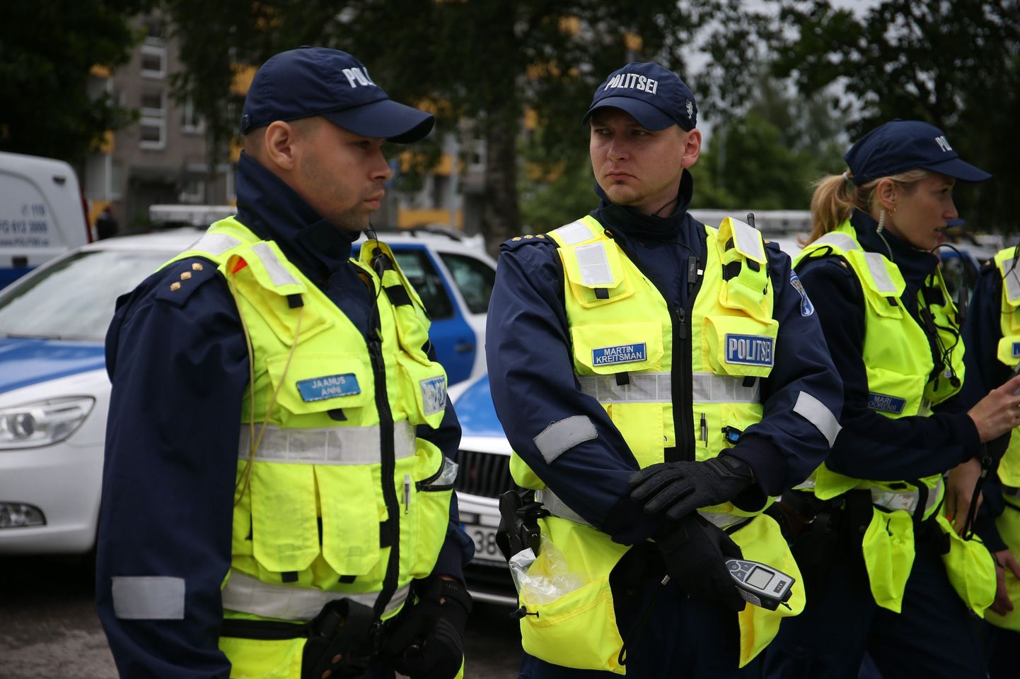 Politsei korraldas täna Tallinnas Sõle tänaval operatsiooni «Kõik puhuvad», mille käigus pidid alkomeetrisse puhuma kõigi möödasõitvate sõidukite juhid.