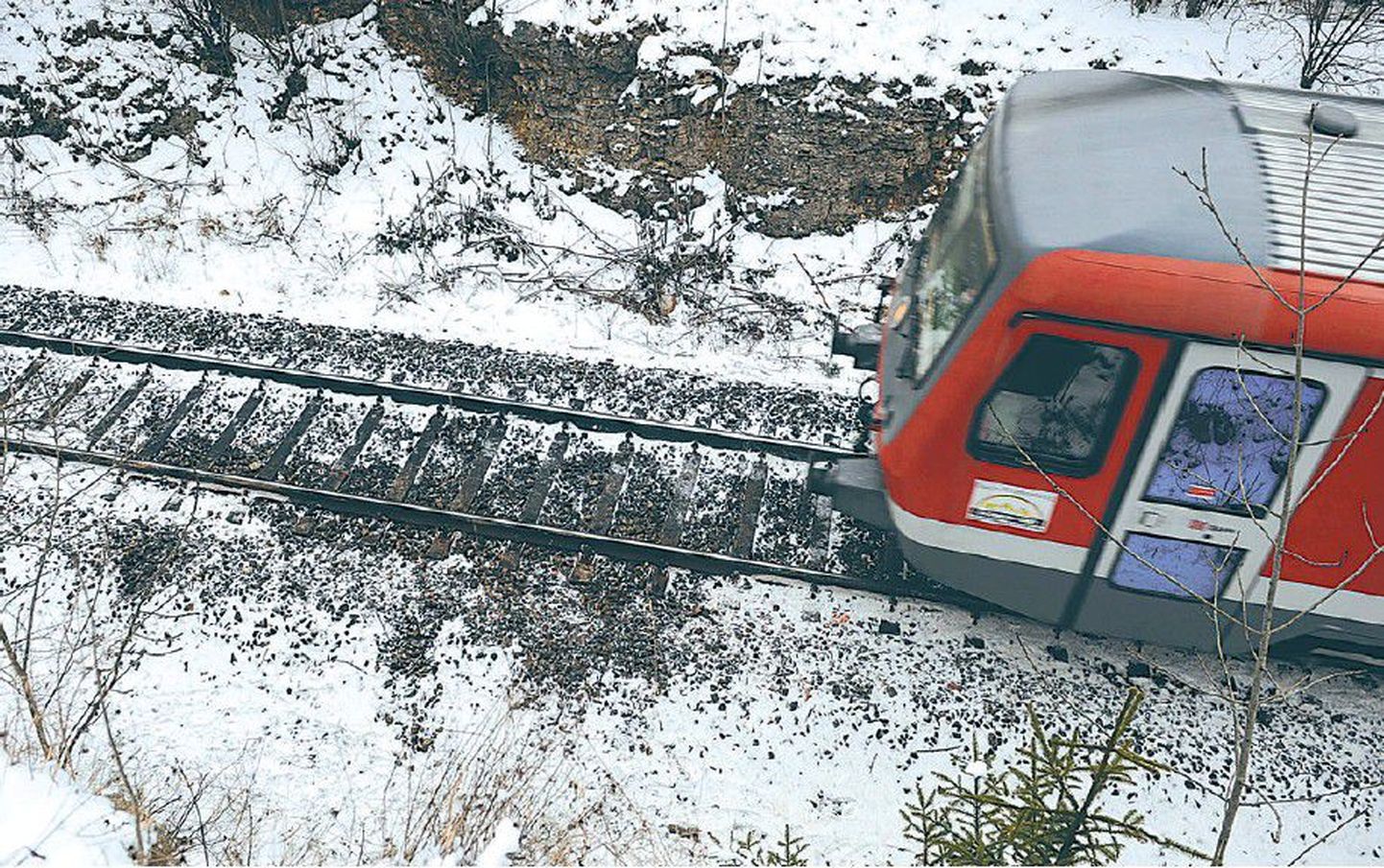 Reisirong läbimas seda raudteelõiku Saksamaal Baden-Württembergi liidumaal Blaubeurenis, kus Adolf Merckle end esmaspäeva õhtul rongi alla heitis.