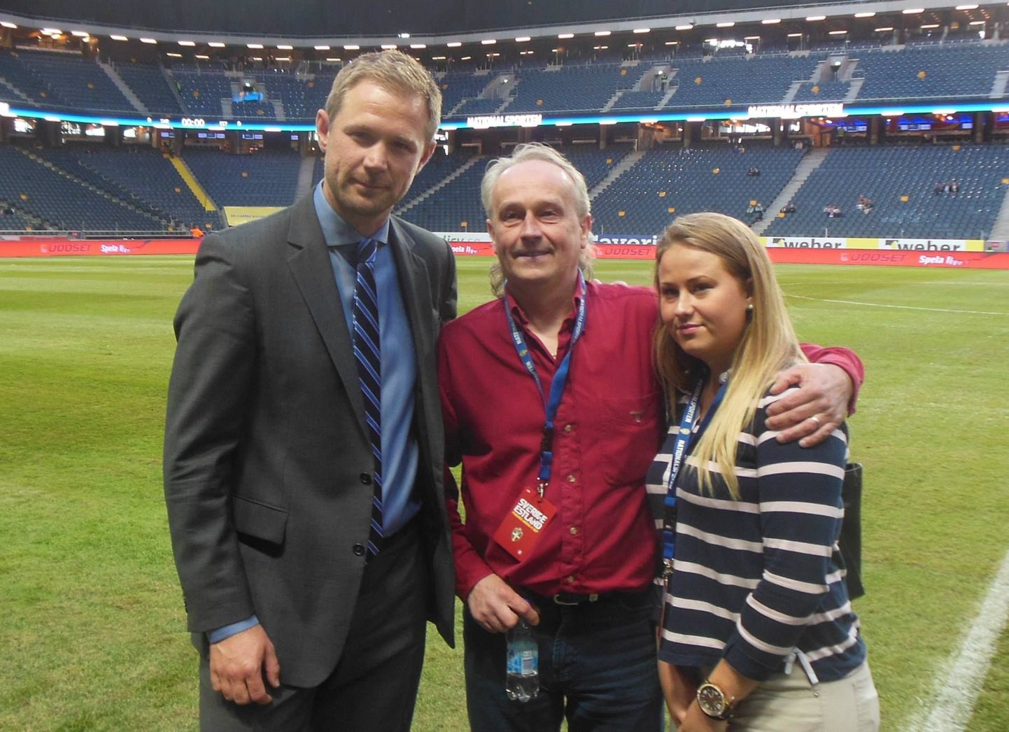 Magnus Pehrssonile (vasakul) ja Eesti koondisele käis edu soovimas Ott Mõtsnik koos tütrega.