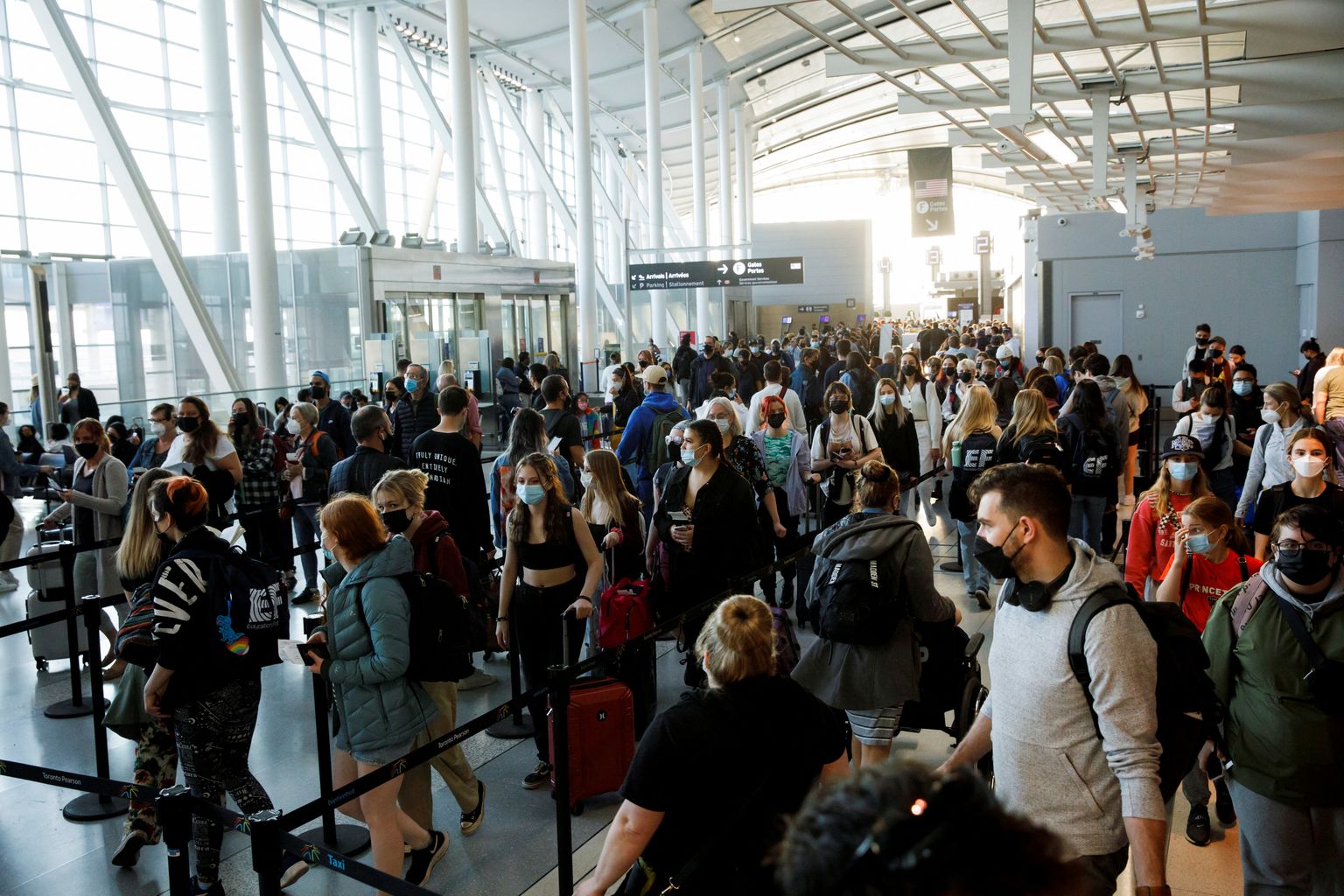 Turvakontrolli järjekord Toronto Pearsoni rahvusvahelises lennujaamas.
