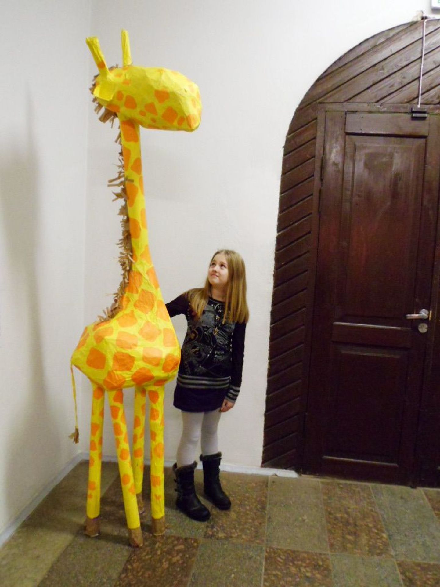 Жираф и его автор Елизавета Аверко,10 лет, Кесклинна гимназия, (учитель Татьяна Сонина)