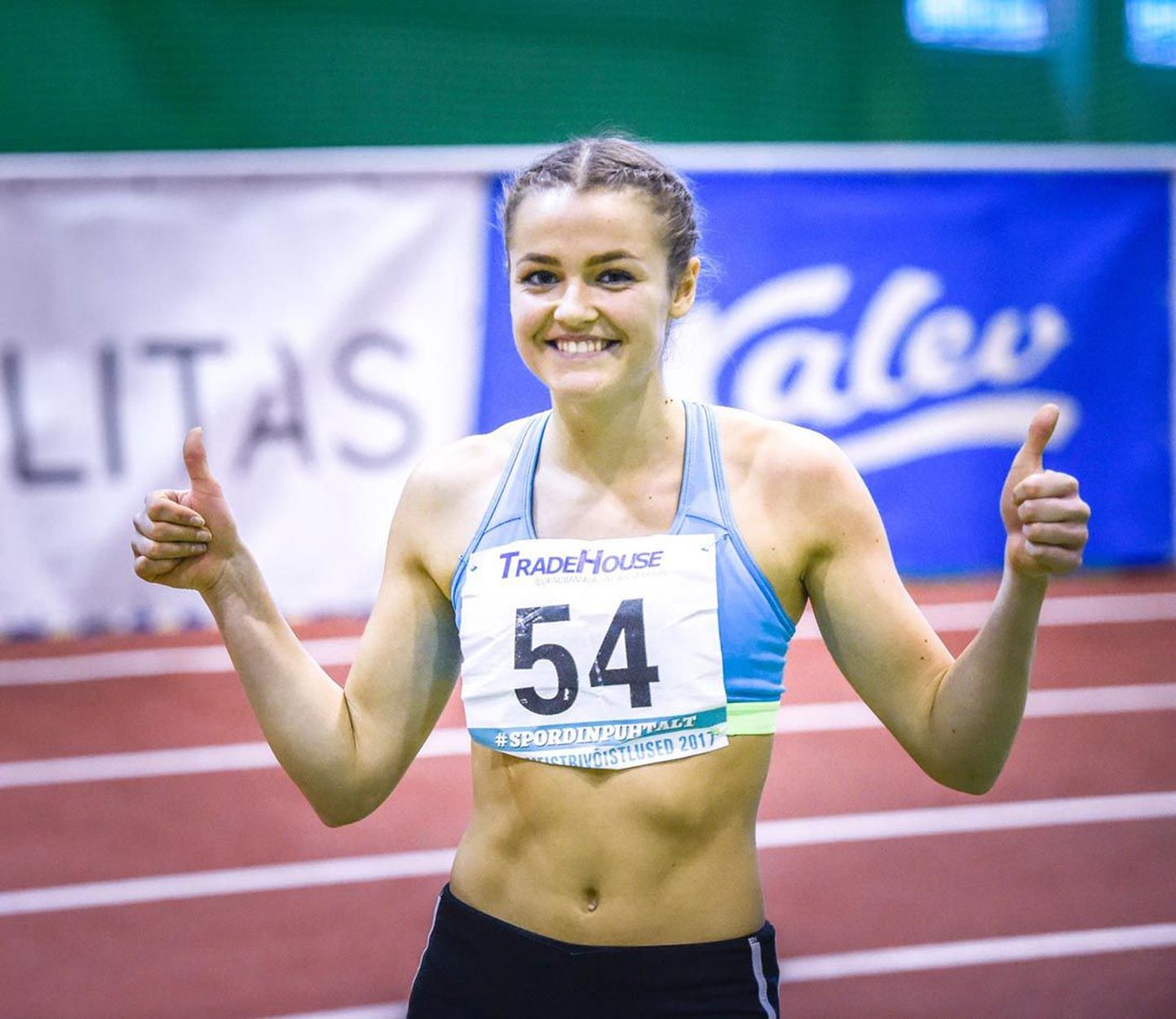 Koerust pärit Lishanna Ilves, kes õpib ja treenib praegu Rakveres, võitis Eesti meistrivõistlustel kaks medalit. Ühtlasi alistas ta kaugushüppes U18 vanuseklassi maailmameistrivõistluste normi.