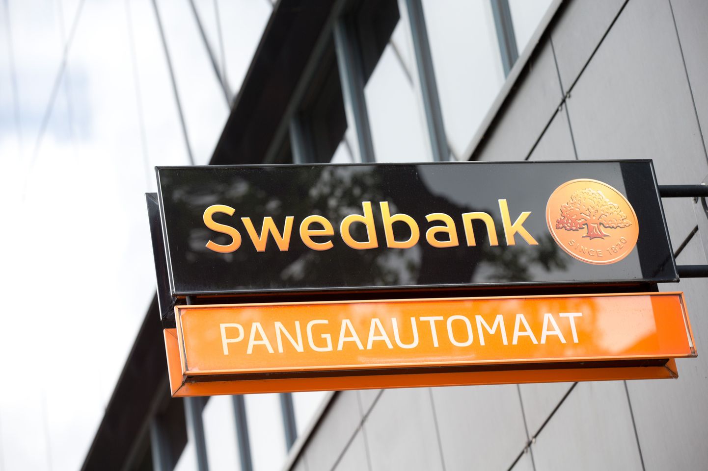 Иллюстративный снимок. Банкомат Swedbank.