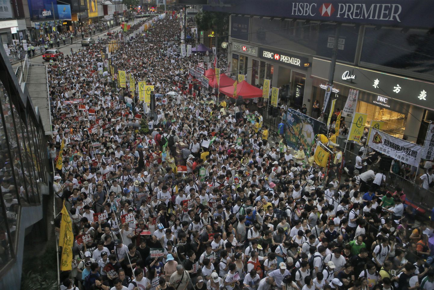 Hongkongi tänavatele kogunes teisipäeval üle poole miljoni inimese.