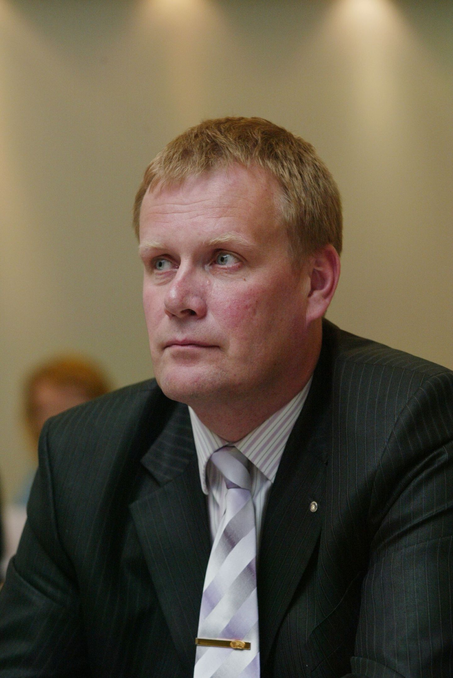 Tartu linnavolikogu esimees Verni Loodmaa leiab, et muude kärbete taustal võiksid väheneda ka volikogu liikmete hüvitised.