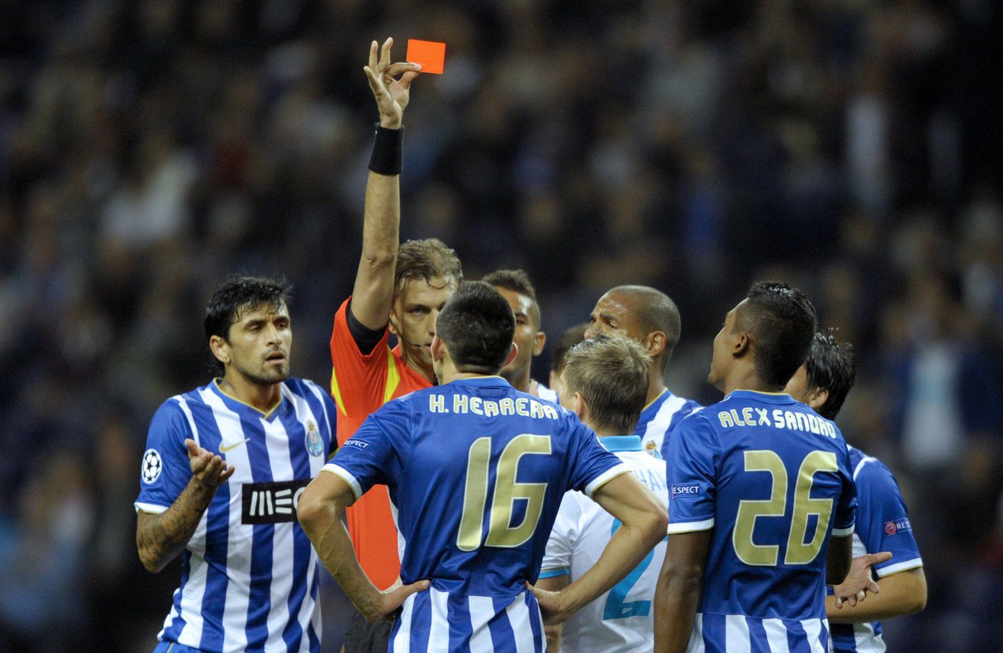 Hector Herrera (16) teenis punase kaardi juba kohtumise 6. minutil