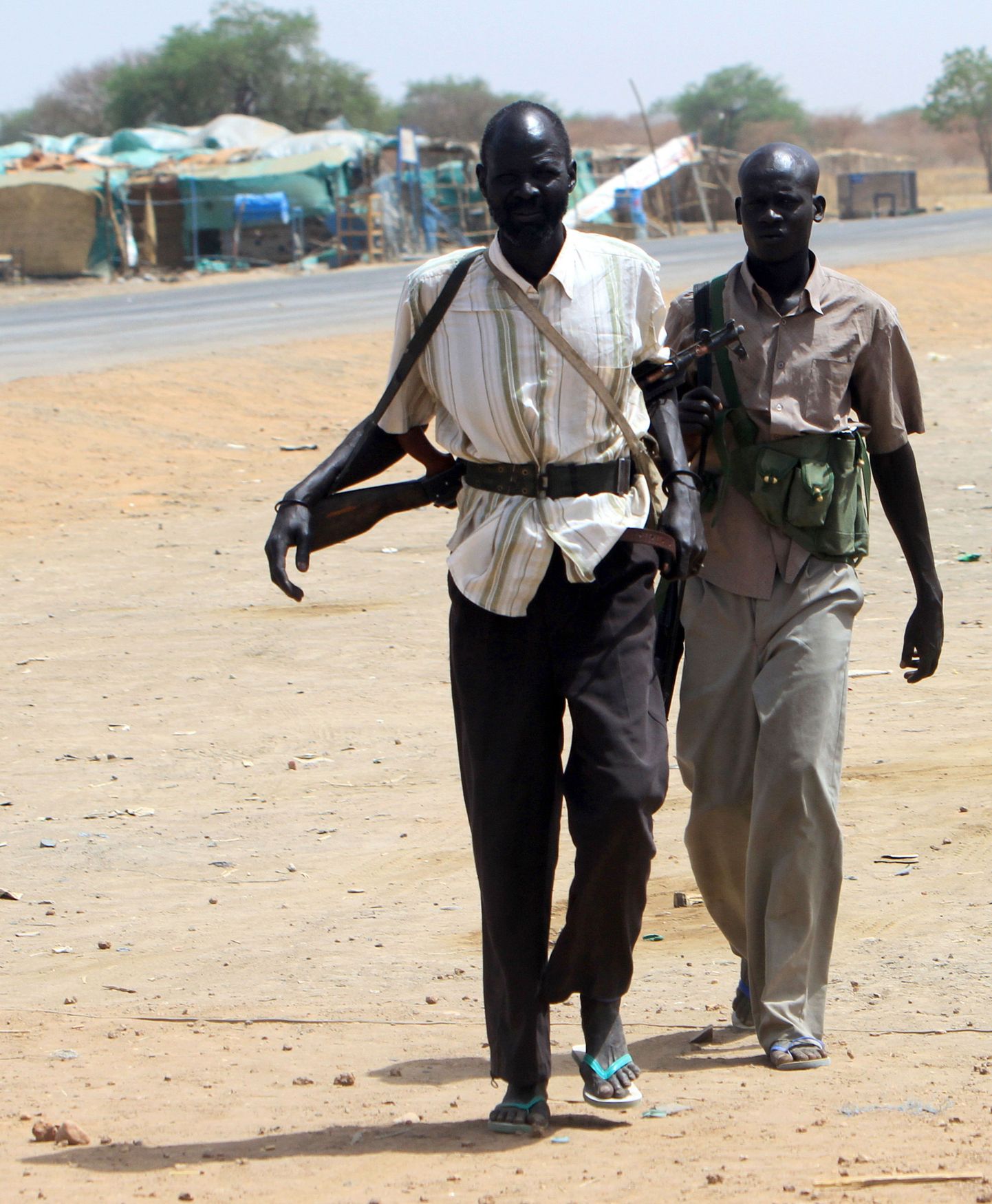 Relvastatud mehed Põhja- ja Lõuna-Sudaani piiril asuvas rahutus Abyei linnas.