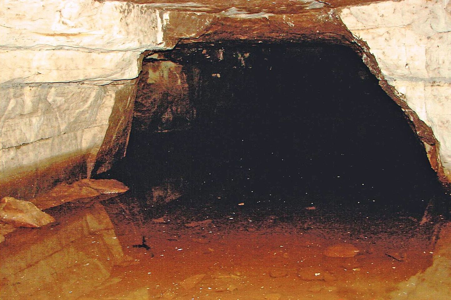 В саблинских пещерах.