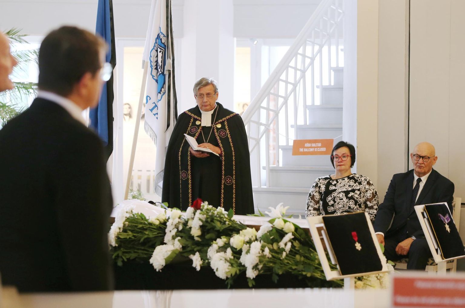 Helve Raigi ärasaatmine Tartu ülikooli muuseumi valges saalis.