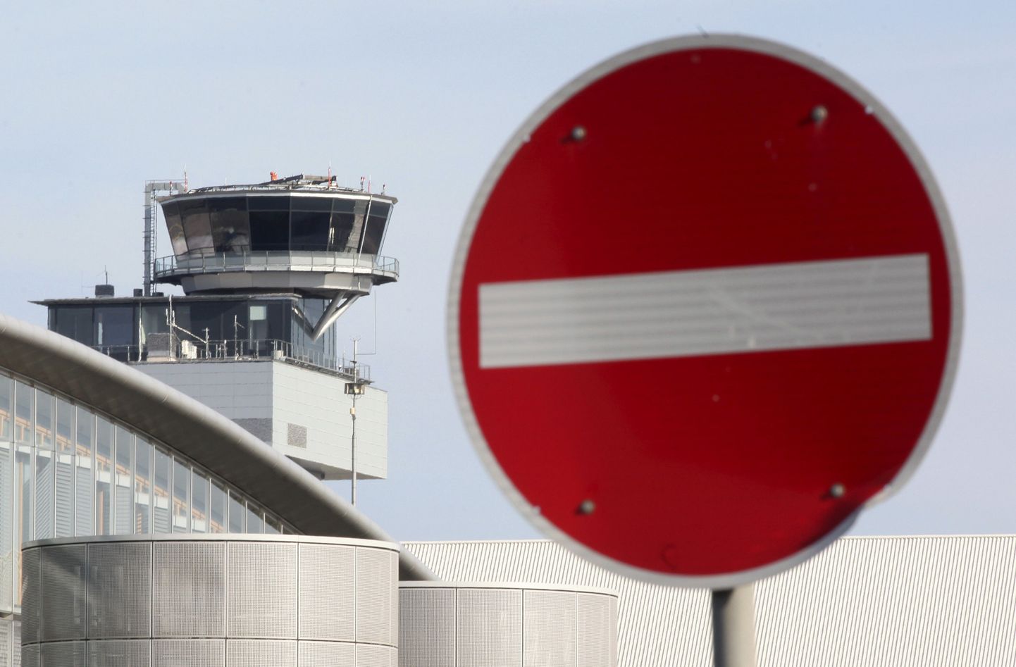 Lennujuhtimistorn Frankfurdi lennuväljal Saksamaal.